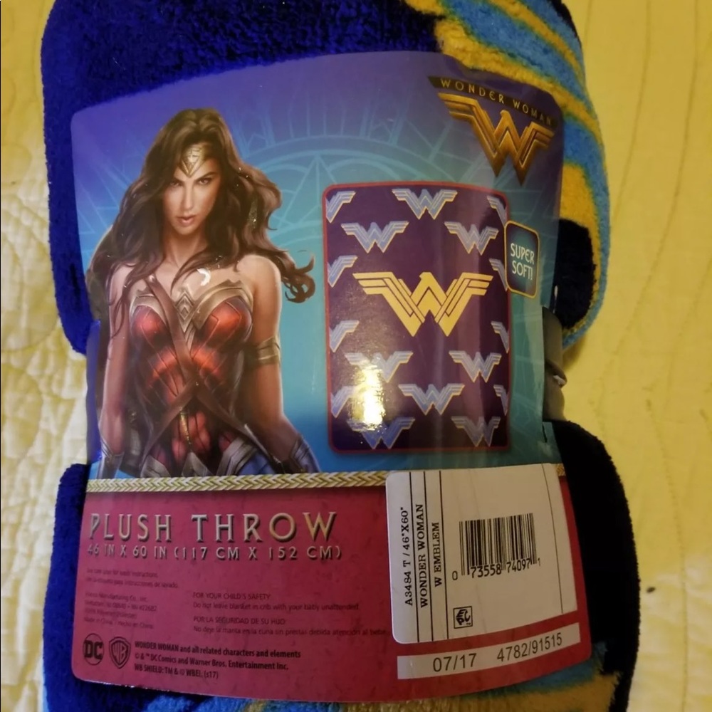 NWT Wonder Woman Plush Throw Blanket-46x60"
